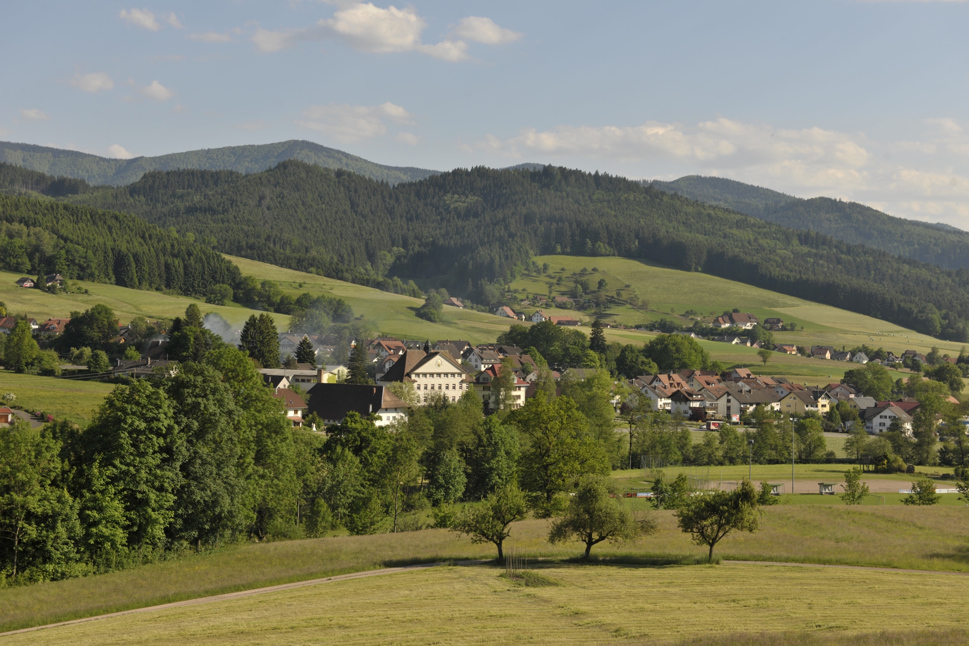 Ortseinfahrt Stadtteil Prechtal von Norden kommend Ortseinfahrt Stadtteil Prechtal von Norden kommend